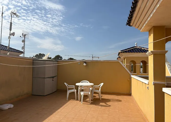 Top Floor Spacious Apartment With Roof Terrace