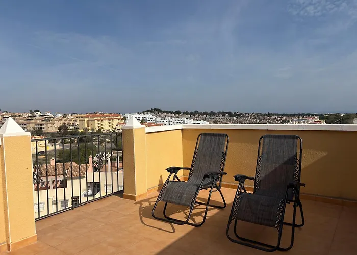 Top Floor Spacious Apartment With Roof Terrace